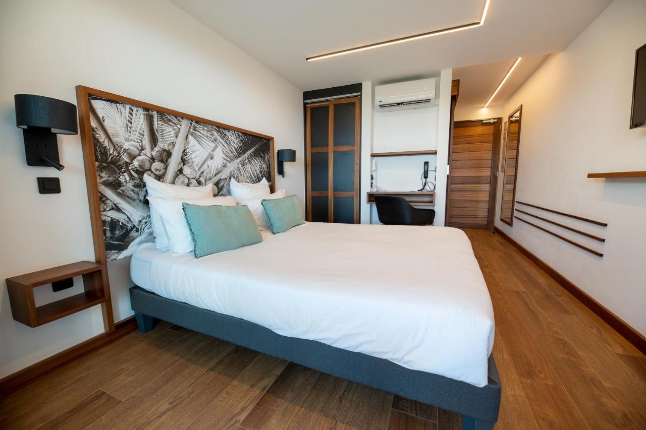 Latitude 21 Hotel Saint-Gilles Les Bains Exterior photo