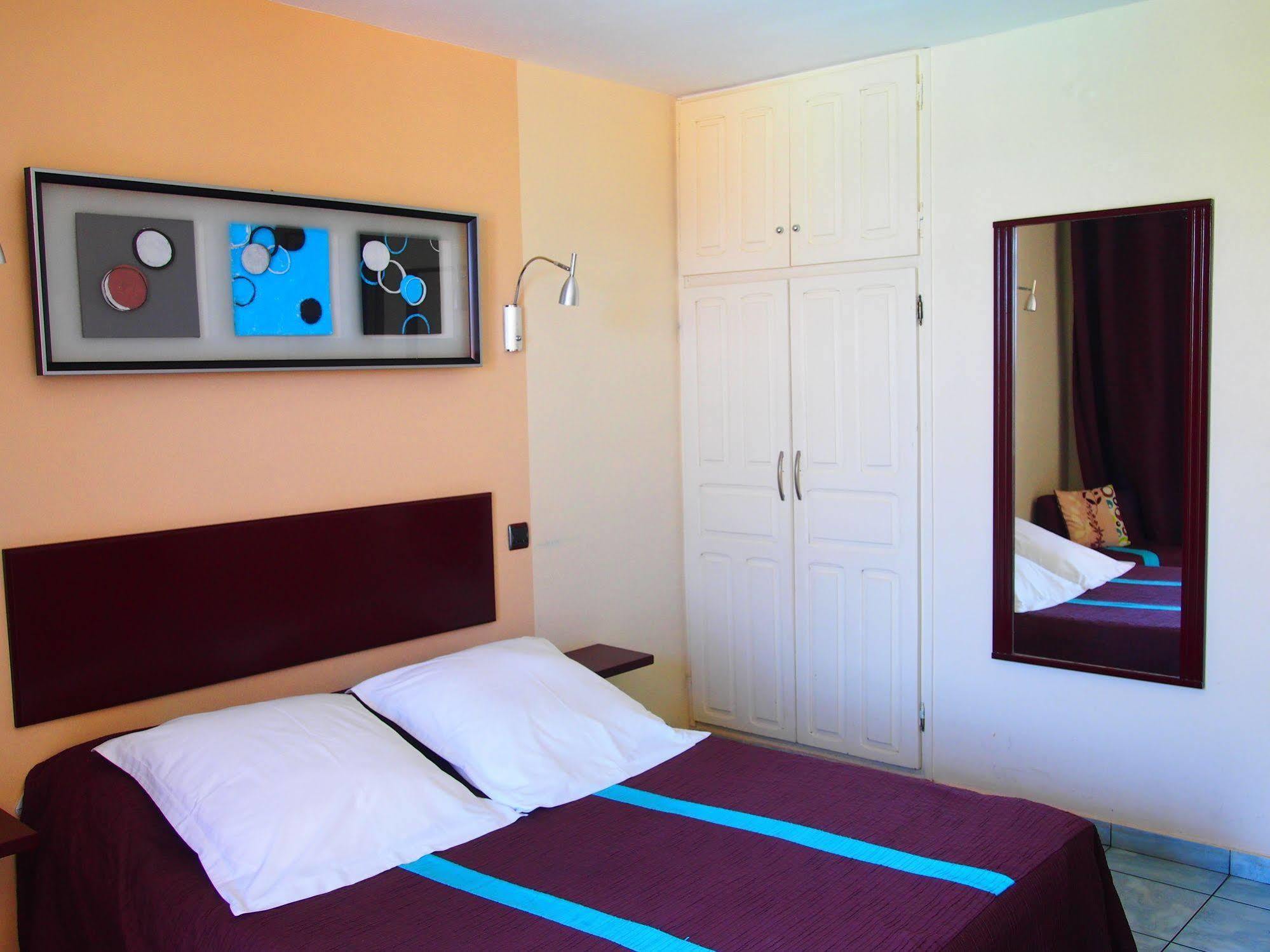 Latitude 21 Hotel Saint-Gilles Les Bains Exterior photo