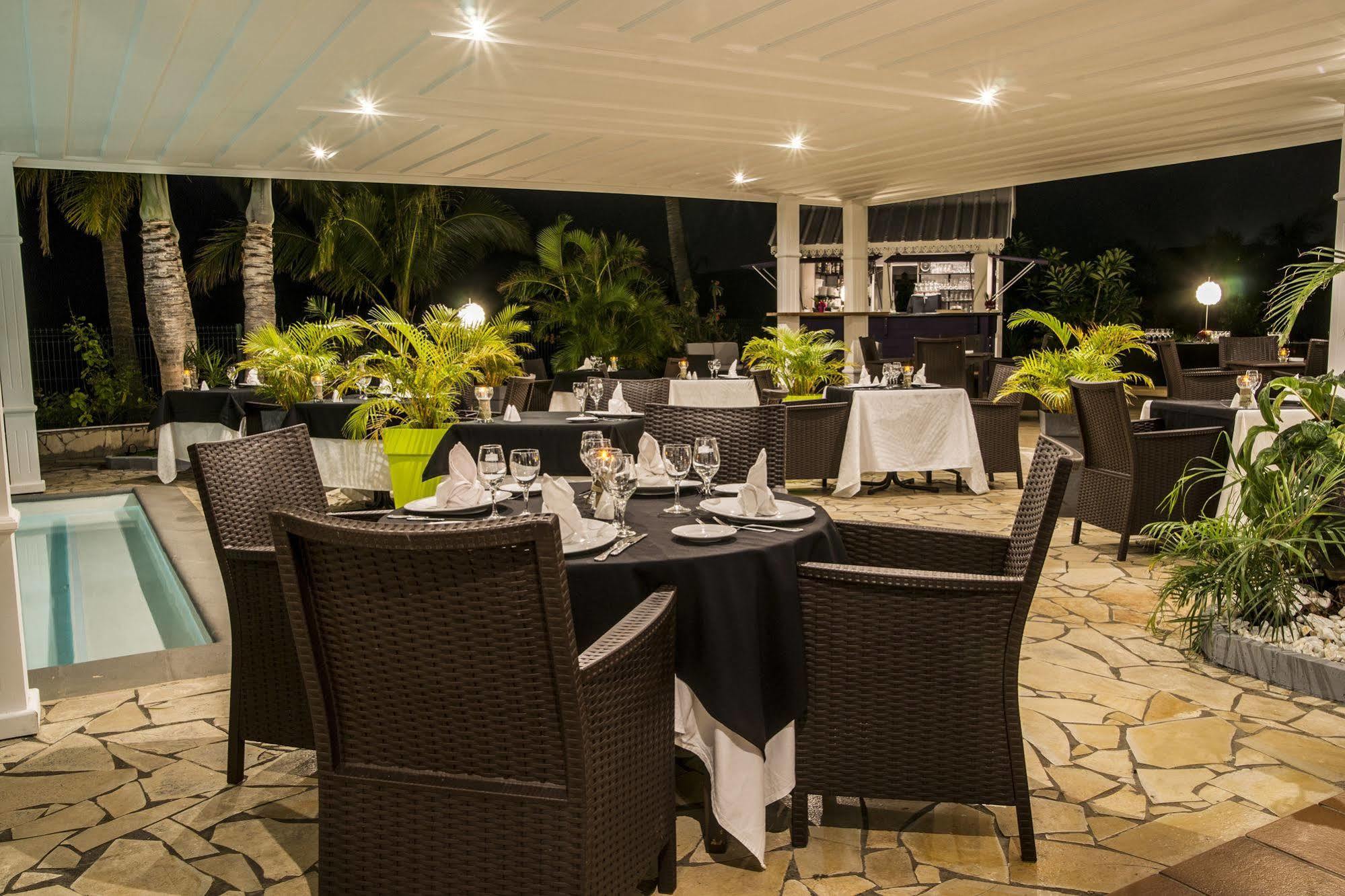 Latitude 21 Hotel Saint-Gilles Les Bains Exterior photo