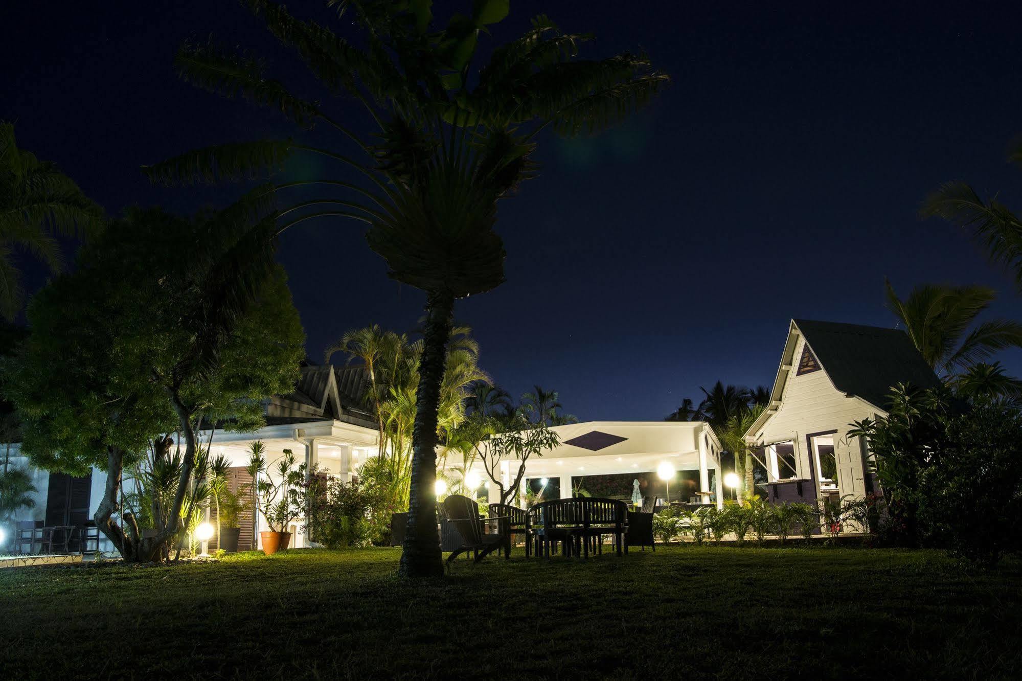 Latitude 21 Hotel Saint-Gilles Les Bains Exterior photo